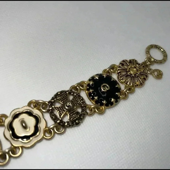 ST. JOHN Women’s Vintage Enamel Gold Tone Metal Bracelet Black White - Picture 5 of 10